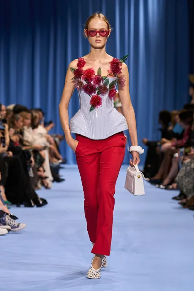 Look 19